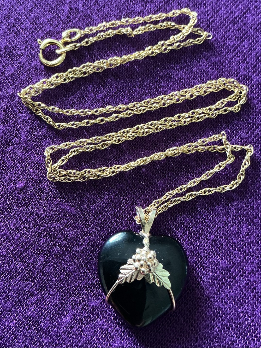 10K Onyx BLACK HILLS GOLD Heart and Leaf Pendant